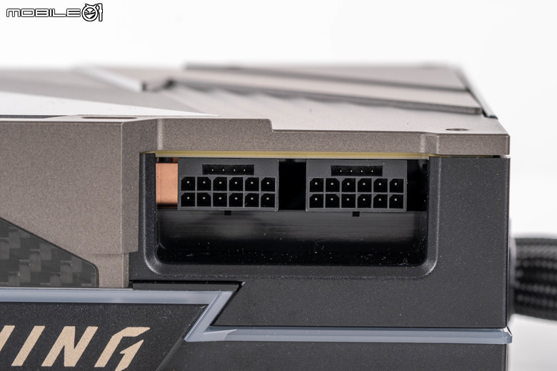 微星 GeForce RTX 5090 32G Lightning Z 顯示卡開箱實測 打造效能天花板 全球限量 1300 張的超頂之作