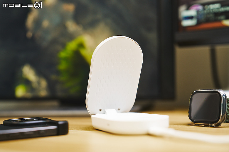 點我看大圖 「 開箱 」Hipporizz Zeno Qi2.2 25W 三合一無線充電器開箱與使用心得分享