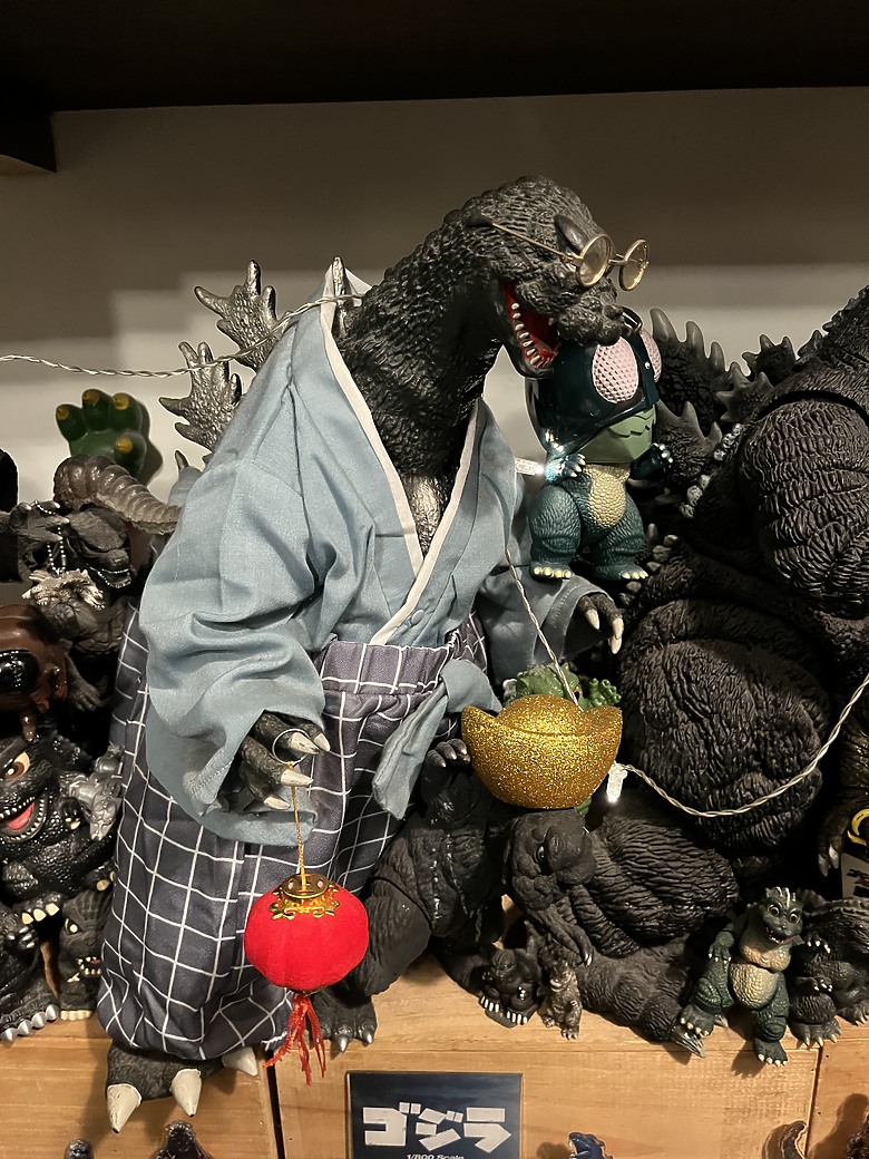 【小惡魔驫到成功】哥吉拉來襲！高雄鹽埕「怪獸喫茶」咖啡店