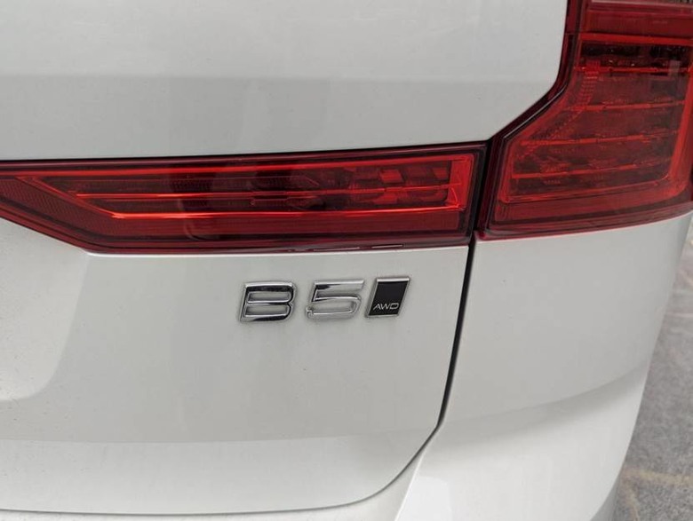 Lexus RX350h vs. Volvo XC60 B5 Ultra