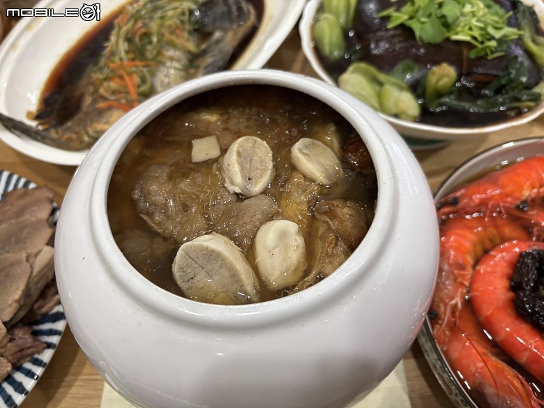 點我看大圖 【小惡魔驫到成功】除夕團圓飯報到!今年外帶年菜靠 NN-ST65J神助攻,讓整桌飯菜熱騰騰