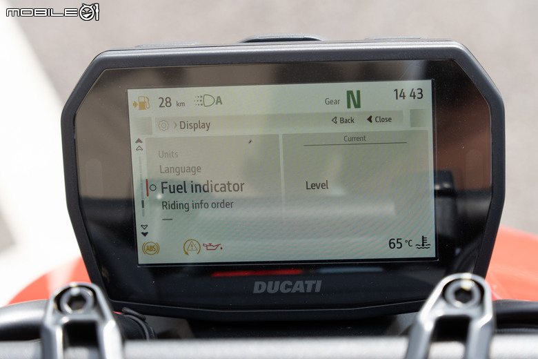 點我看大圖 DUCATI Streetfighter V2 S試駕報告|新年就要紅的喜氣、滿滿都是操駕樂趣!