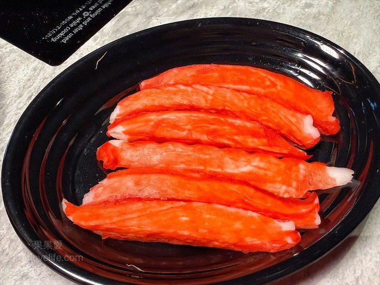 先爆炒再煮，湯頭鮮香濃郁又回甘，必點秘製滷肉飯、手打鮮蝦滑