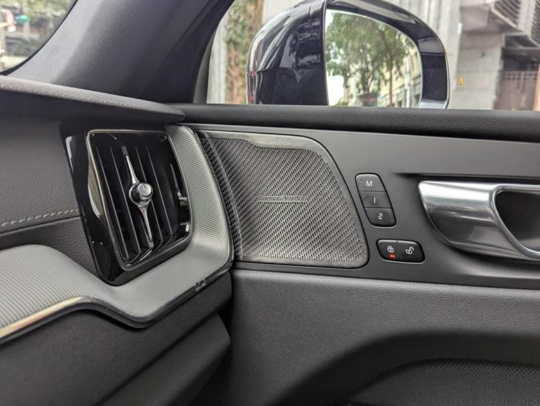 Lexus RX350h vs. Volvo XC60 B5 Ultra