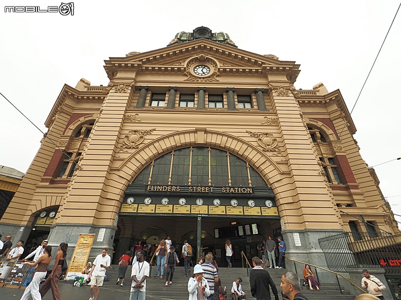 墨爾本CBD之塗鴉巷(Hosier Ln)、澳洲動態影像中心(ACMI)、聯邦廣場(Fed Square)、聖保羅座堂(St Paul's Cathedral)、費蓮達火車站(Flinders Street Station)、舊墨爾本監獄(Old Melbourne Gaol)、維多利亞州立圖書館(State Library Victoria)，附掛簡餐Grill'd漢堡與鉛彈工廠 — 2026東澳洲四大城巡遊之墨爾本段 第3部