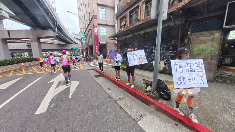 (映像運動) “2025臺北馬拉松 EP3”找回成功挑戰初馬的感動in 2025臺北馬拉松 42k(天氣：陰雨、起跑氣溫：20、濕度：84%)