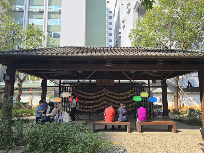 【小惡魔驫到成功】桃園77藝文町-日式老屋群落丨霸味薑母鴨-中壢店 薑味濃炭火旺