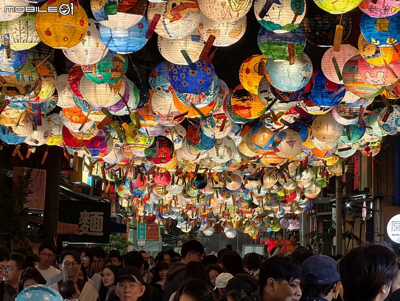 【小惡魔驫到成功】普濟殿燈會與馬年神農街花燈展,過年來臺南賞燈海 — 2026年新年走春 第二站