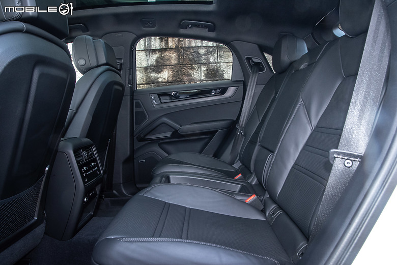 Porsche Cayenne E-Hybrid Coupe Black Edition 試駕｜黑化風格下的節能與性能共存！