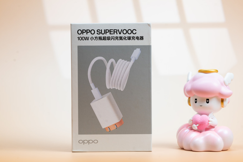 【開箱分享】OPPO 100W小方瓶 超級閃充氮化鎵充電器 原廠最小的百瓦充電器