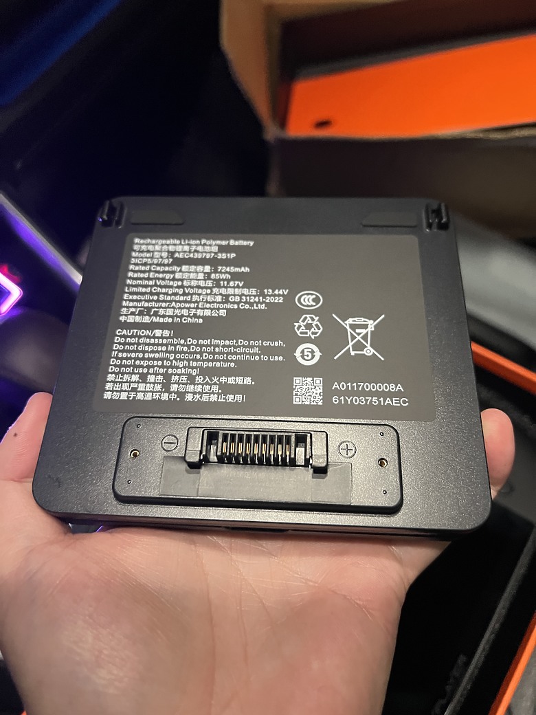 開箱文-OneXPlayer APEX 首款8吋螢幕395掌機開箱（當前性能最強的掌機）