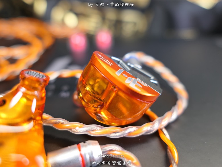 [小惡魔驫到成功] Harmonic Empire HE 小喬 半開放入耳式耳機：酷炫機甲給您極速快感新體驗！