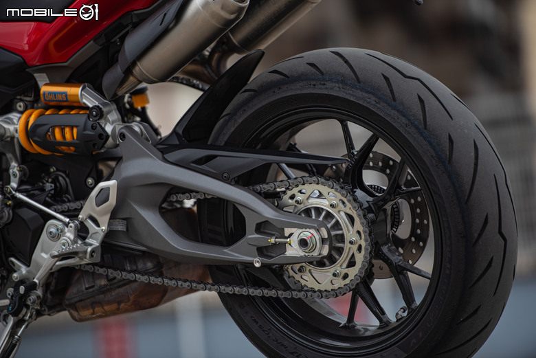 點我看大圖 DUCATI Streetfighter V2 S試駕報告|新年就要紅的喜氣、滿滿都是操駕樂趣!