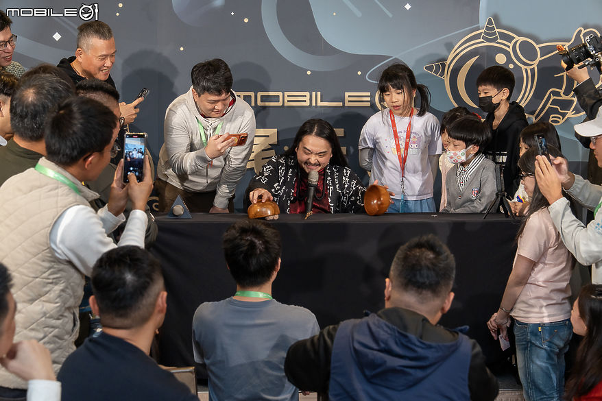 2025 Mobile01 小惡魔尾牙宴|好吃、好聽又好玩再佐一份滿滿感動!