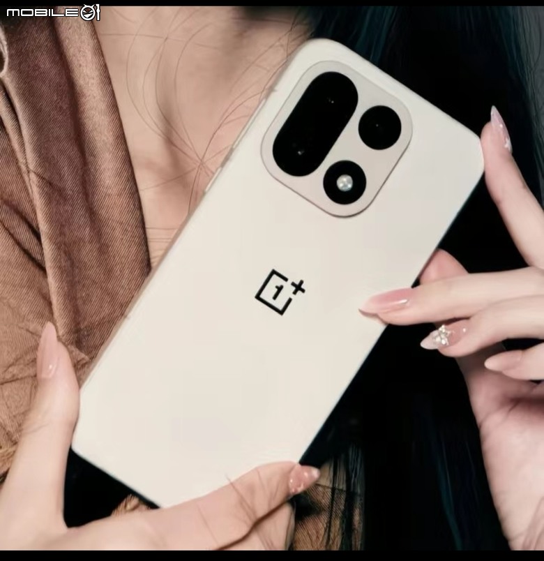 OnePlus 15 簡易開箱 Colors OS轉氧OS