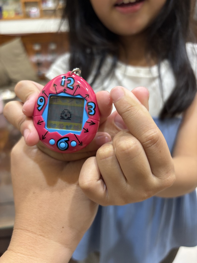 孵了30年！全新初代1996年版電子雞開箱！