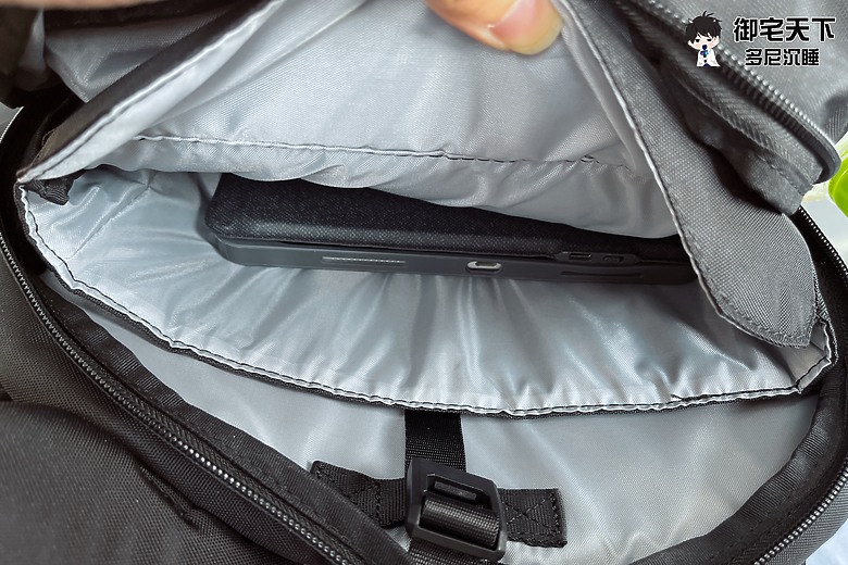 開箱｜【Targus 泰格斯】TBB657GL 15-16” Work+&trade; EcoSmart&reg; 背包 - 低調好用，有著極好筆電收納設計！