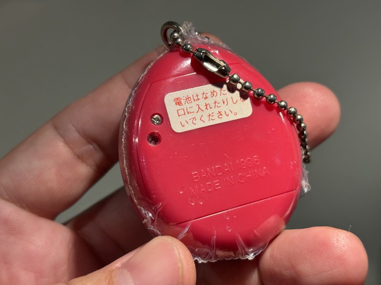 孵了30年！全新初代1996年版電子雞開箱！
