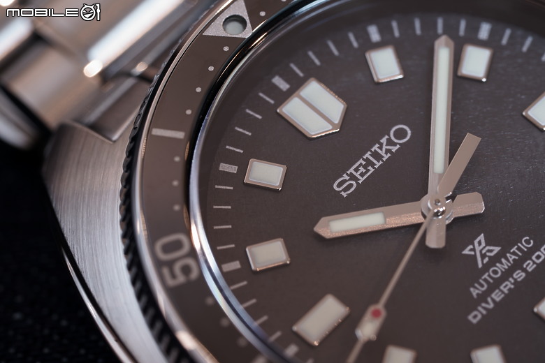 SEIKO SBDX047 立體金屬時標與盤面紋理特寫