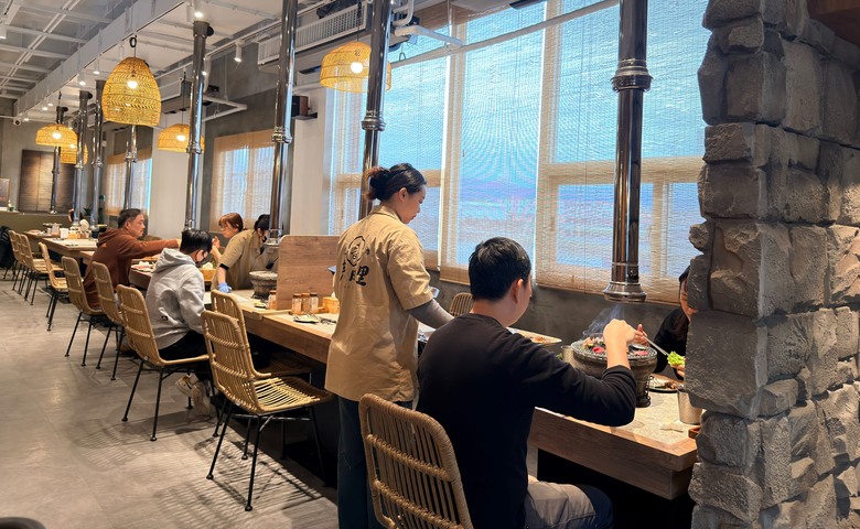 【宜蘭燒肉吃到飽】春日里炭火燒肉·放題|親水公園附近高CP值燒肉,和牛、海鮮、甜點一次滿足;799以上,外加生啤喝到飽