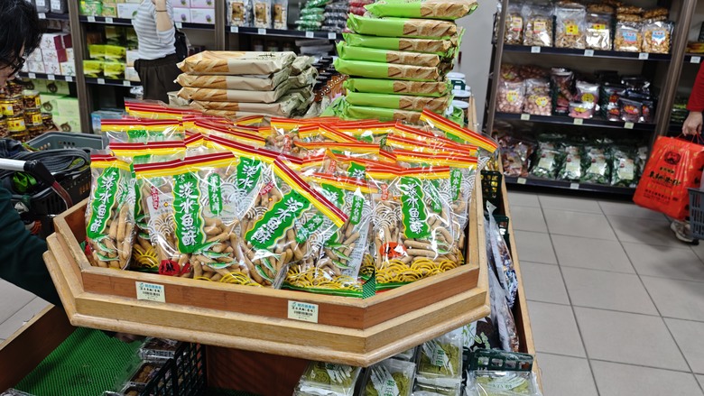 【小惡魔驫到成功】我們家的兩天一夜露營車老街之旅 - 仙草博物館 / 關西鎮農會 / 內灣老街 / 威尼斯露營車 / 溫家果園採橘子 / 紅鱻小館