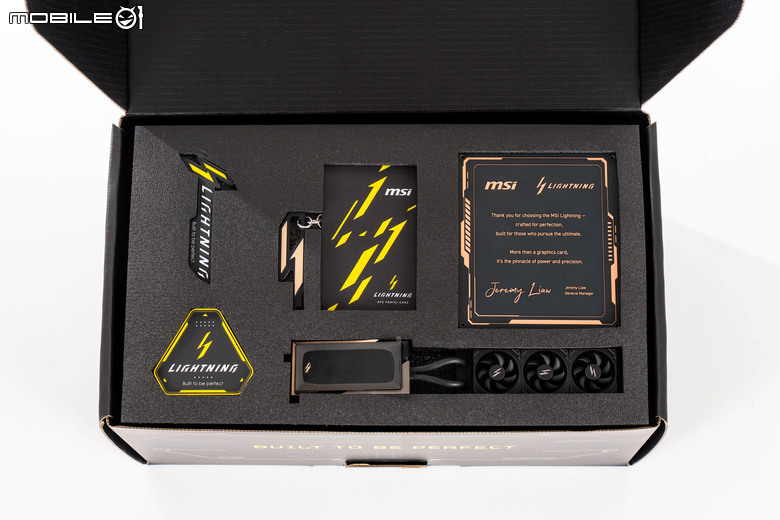 微星 GeForce RTX 5090 32G Lightning Z 顯示卡開箱實測 打造效能天花板 全球限量 1300 張的超頂之作