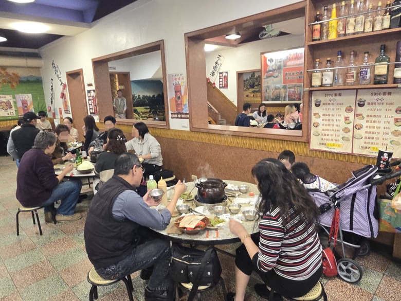 【小惡魔驫到成功】桃園77藝文町-日式老屋群落丨霸味薑母鴨-中壢店 薑味濃炭火旺