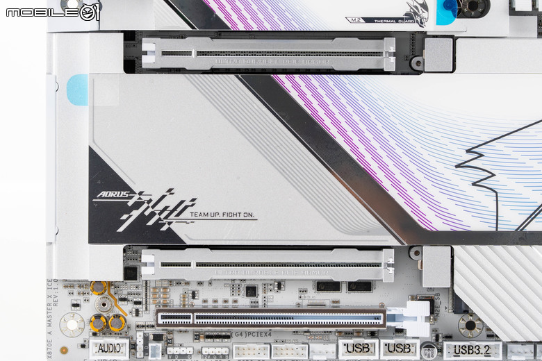 技嘉 X870E AORUS MASTER X3D ICE 主機板開箱實測 以完整周邊配置搭配 AI 加速性能