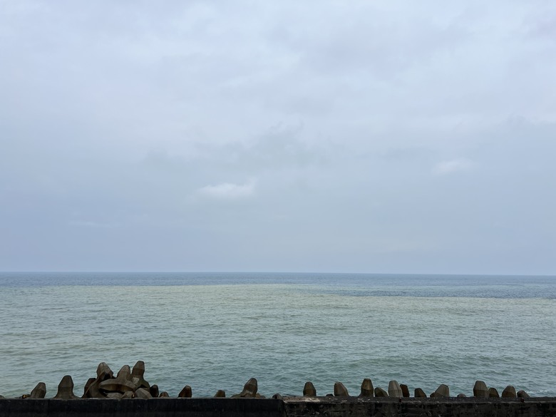 【小惡魔驫到成功】陰雨中的金瓜石更迷人|十三層遺址、陰陽海、黃金瀑布一次走訪小旅行