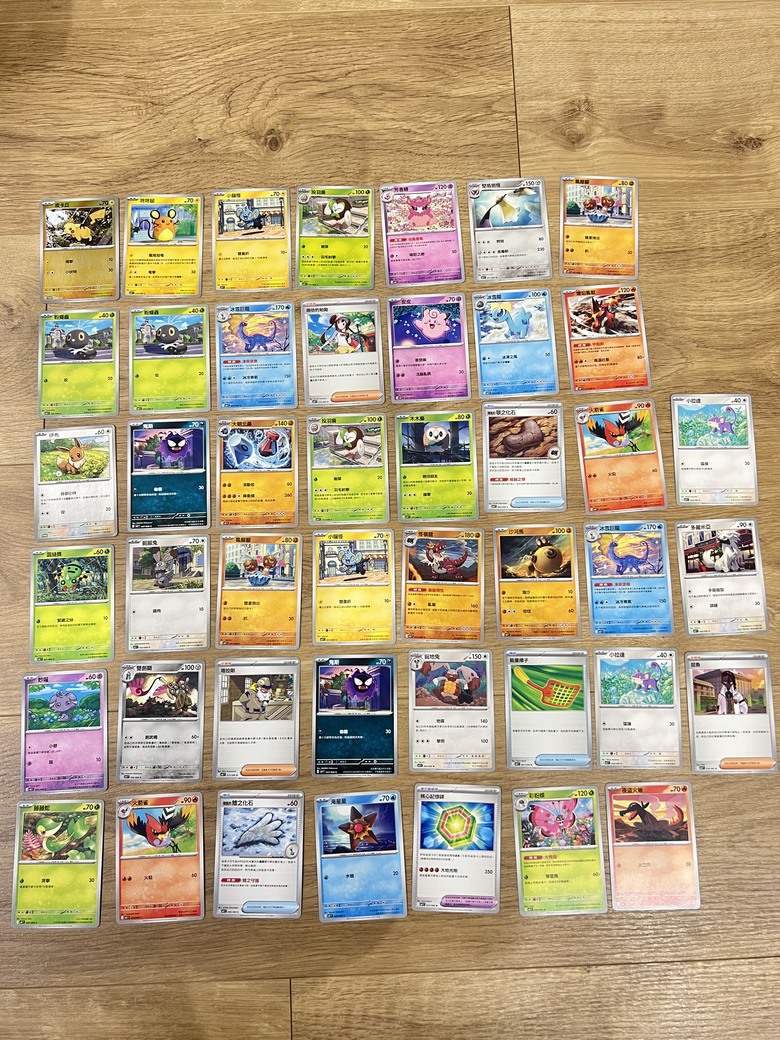 【小惡魔驫到成功】寶可夢卡牌也能買到童年！歡天喜地組合入手：伊布＋皮卡丘雙盒一次滿足