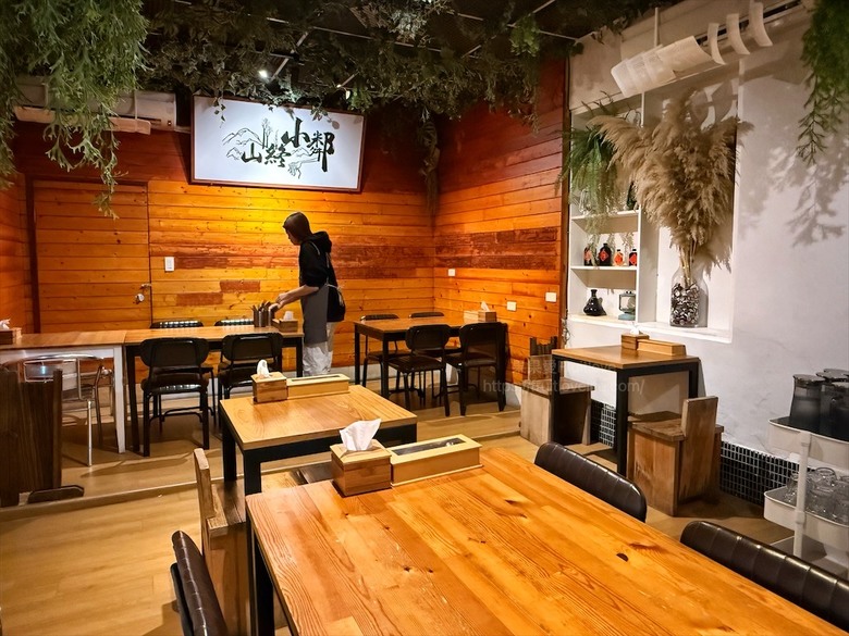 逢甲巷弄深夜微醺食堂,義大利麵份量多又好吃,六種口味給你挑選