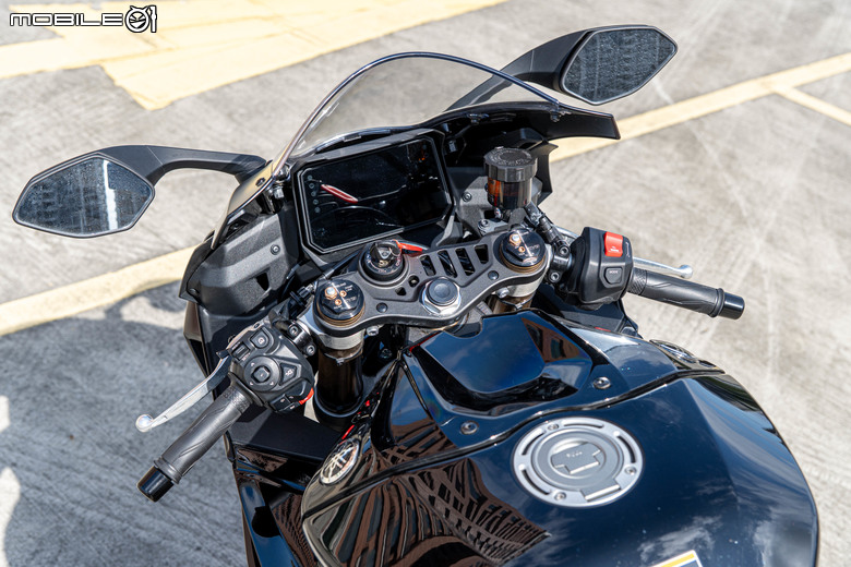 YAMAHA YZF-R9 試駕｜三缸新浪潮正式開啟跑車新紀元。