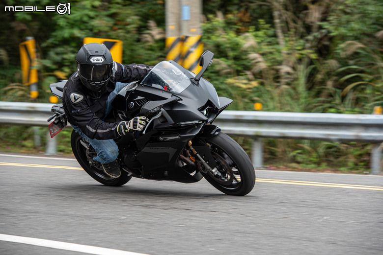 YAMAHA YZF-R9 試駕｜三缸新浪潮正式開啟跑車新紀元。