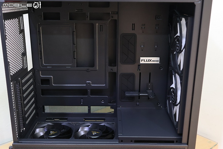 Antec FLUX REAR 兼顧散熱與質感的實木設計