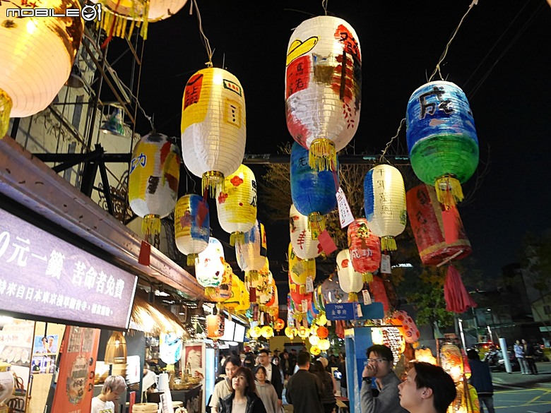 【小惡魔驫到成功】普濟殿燈會與馬年神農街花燈展,過年來臺南賞燈海 — 2026年新年走春 第二站