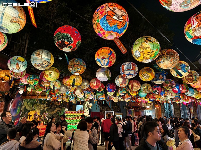 【小惡魔驫到成功】普濟殿燈會與馬年神農街花燈展,過年來臺南賞燈海 — 2026年新年走春 第二站