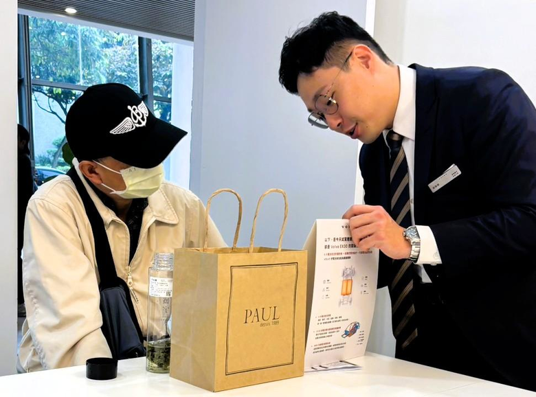 來聽鐵人獸醫郭霏實用推坑?參加EX30內湖展間一日店長吃喝試駕活動