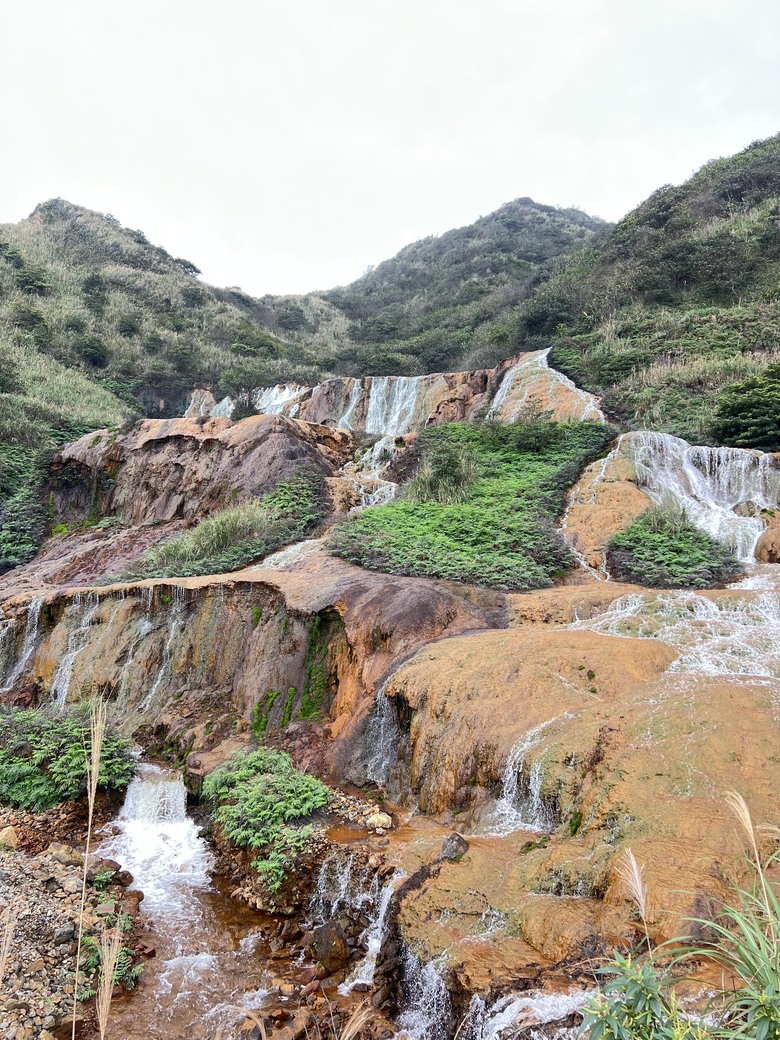 【小惡魔驫到成功】陰雨中的金瓜石更迷人|十三層遺址、陰陽海、黃金瀑布一次走訪小旅行