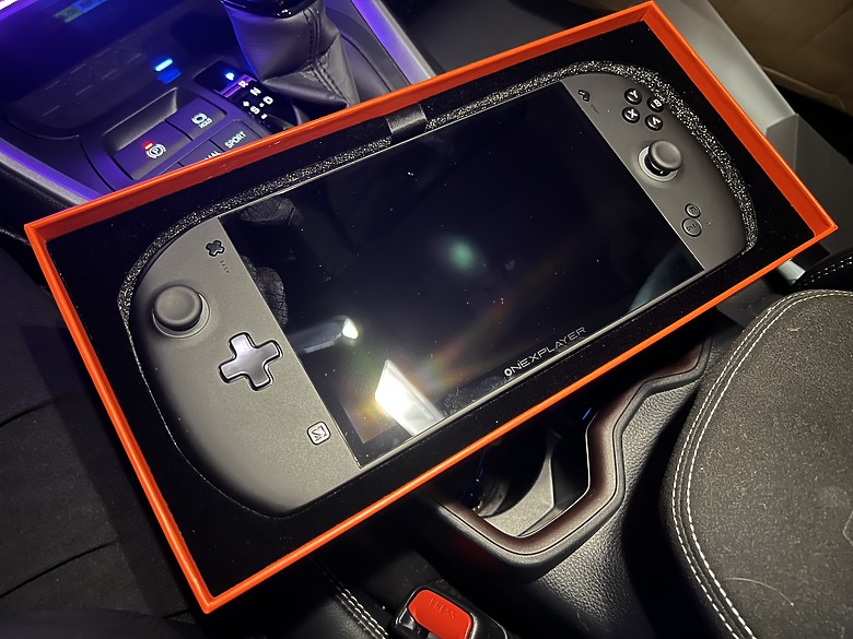開箱文-OneXPlayer APEX 首款8吋螢幕395掌機開箱（當前性能最強的掌機）