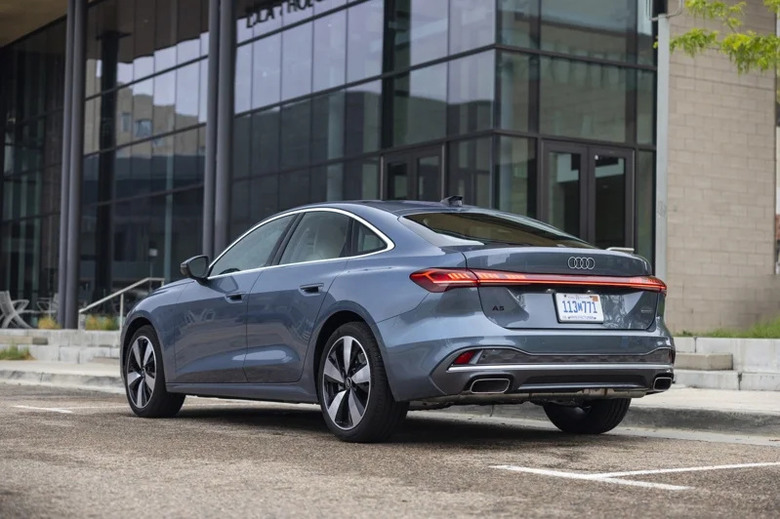方向盤新增實體滾輪!2026年式美規A5 Sedan、Q5售價調漲上市
