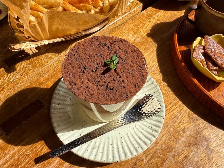 漂浮冰咖啡醒獅、祥龍相當吸睛,還有以勇字拉花來結合白沙屯