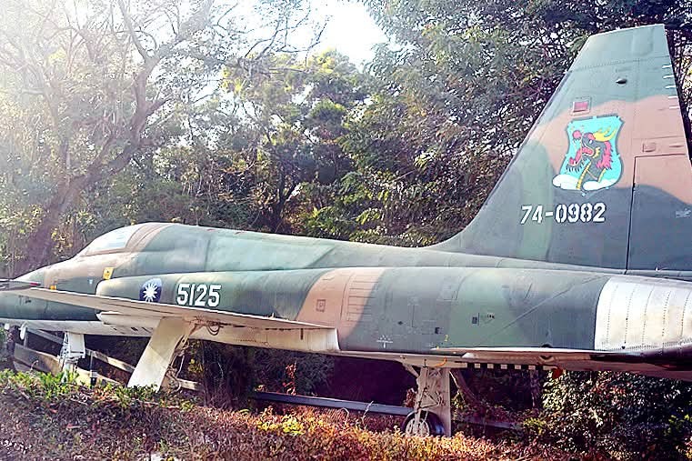【小惡魔驫到成功】彰化八卦山丨C-119 軍機公園、軍機公園步道