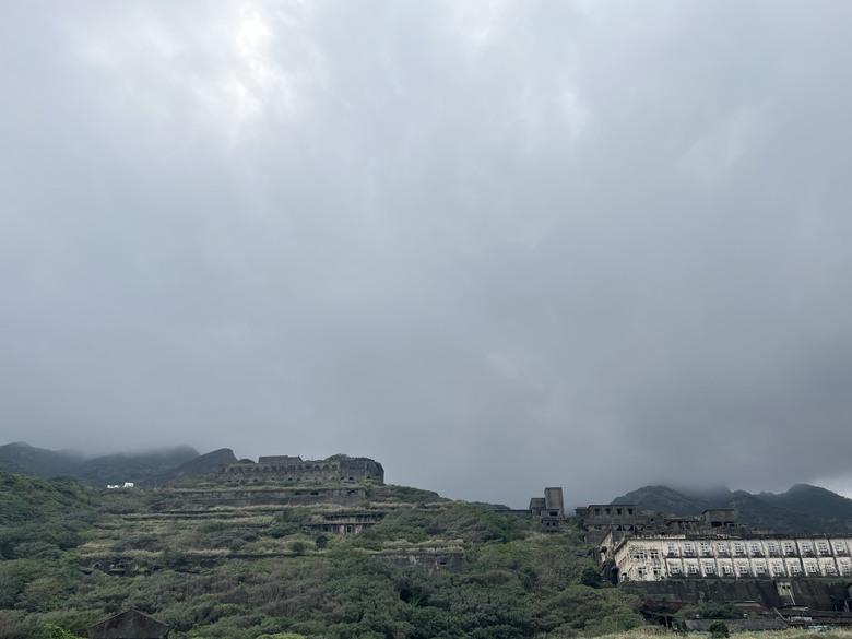 【小惡魔驫到成功】陰雨中的金瓜石更迷人|十三層遺址、陰陽海、黃金瀑布一次走訪小旅行