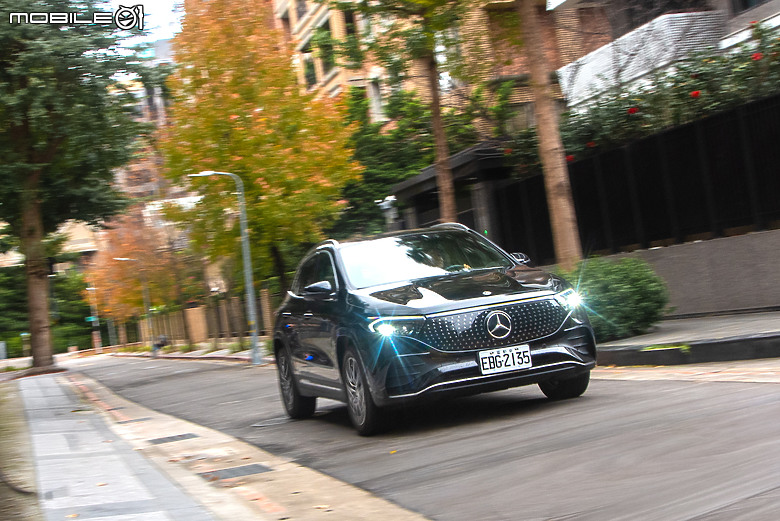 駕著新年式Mercedes-Benz EQA 250+走訪落羽松景點｜配備到位的優質代步車人選！