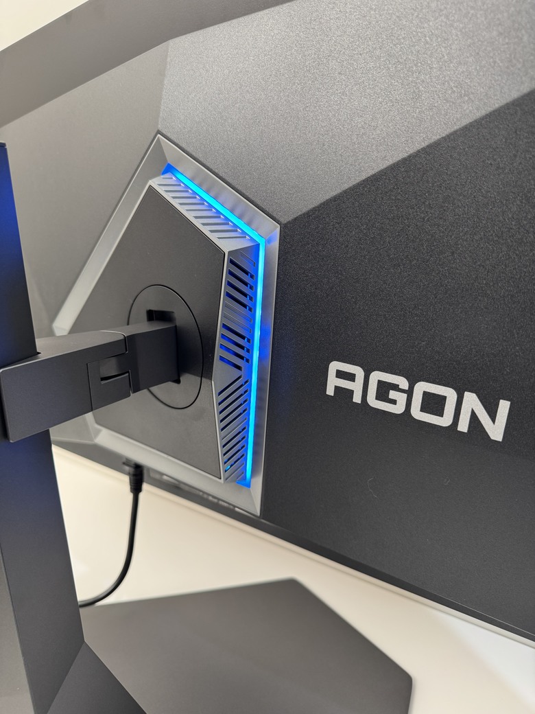 AOC AG326UZD 開箱 爽快直接的一台螢幕