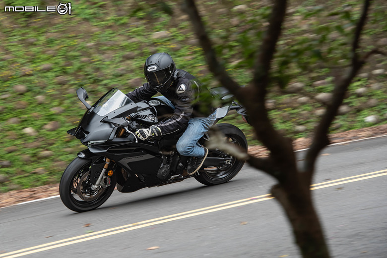 YAMAHA YZF-R9 試駕｜三缸新浪潮正式開啟跑車新紀元。