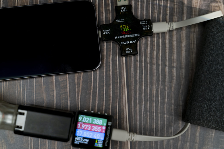 點我看大圖 【小惡魔驫到成功】Moshi IonGo 10K Duo-C PD充電帶線行動電源 ┇質感外型 ┇十年保固