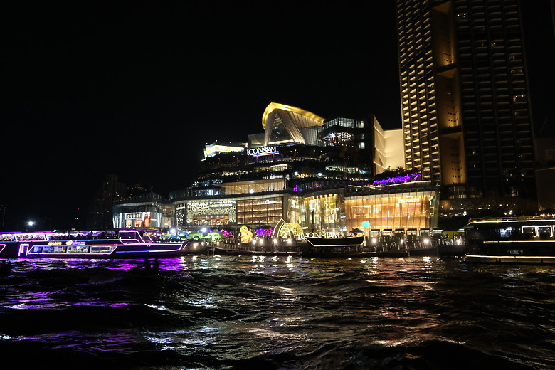 點我看大圖 泰國曼谷--Dusit Central Park百貨/唐人街夜市/ICONSIAM購物中心/美食觀光巴士/BIG C伴手禮天堂/朱拉隆功夜市