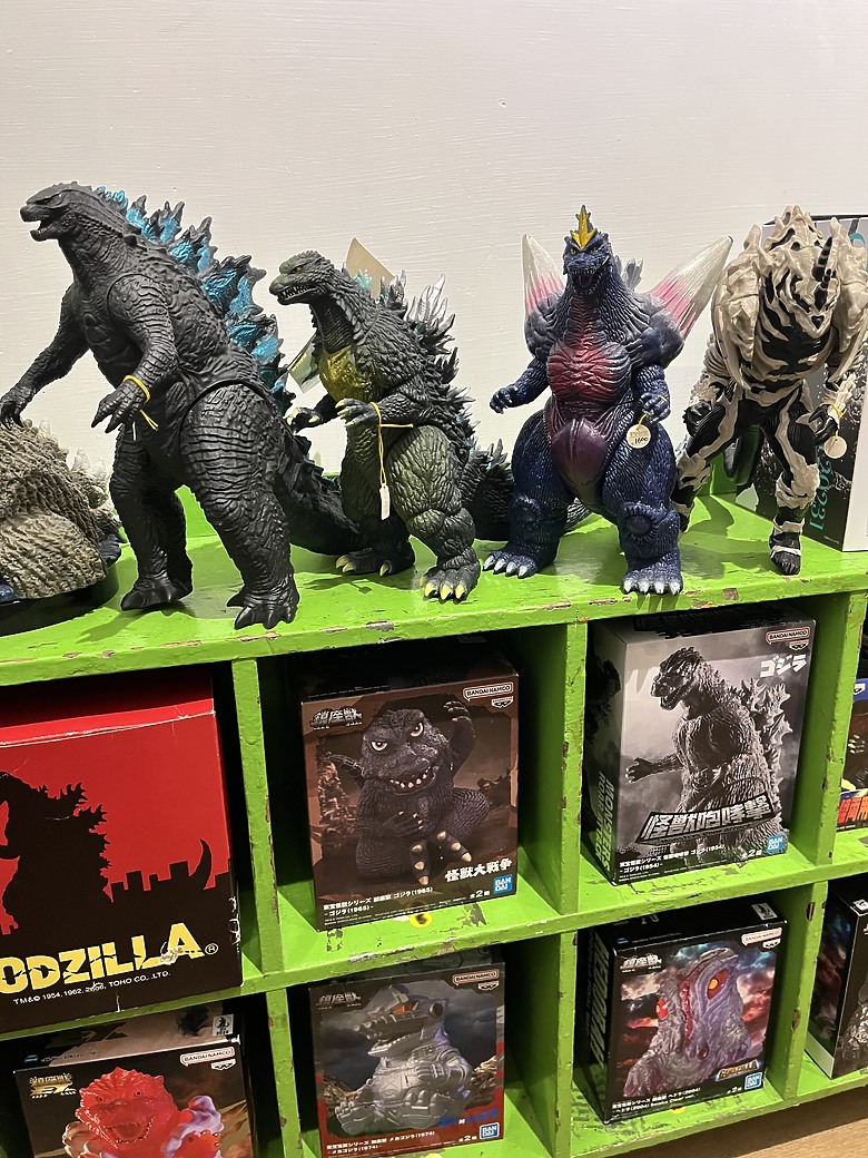【小惡魔驫到成功】哥吉拉來襲！高雄鹽埕「怪獸喫茶」咖啡店