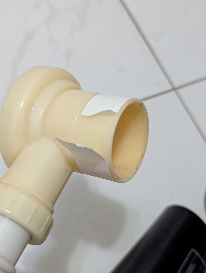 維修HCG和成浴缸下排水管